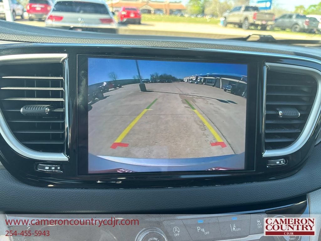 Used 2023 Chrysler Pacifica Touring-L FWD image 20
