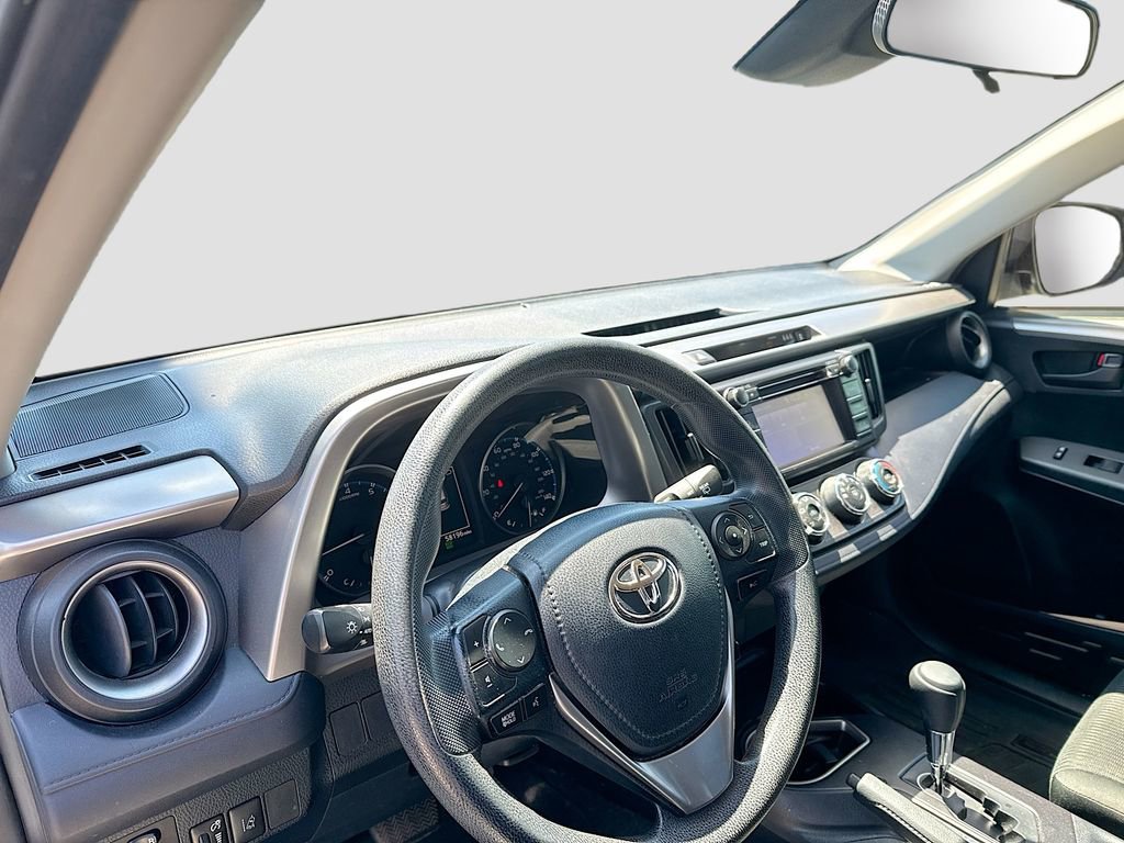 Used 2018 Toyota RAV4 LE image 11