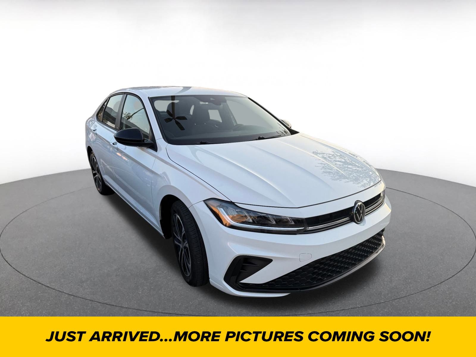 Used 2025 Volkswagen Jetta Sport image 1