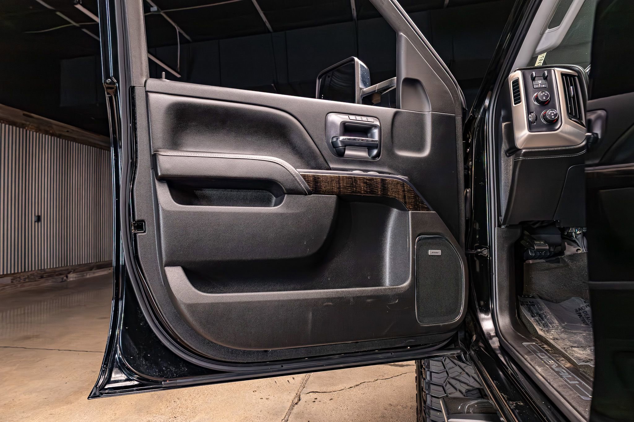 Used 2015 GMC Sierra 2500 Denali w/ Duramax Plus Package image 29