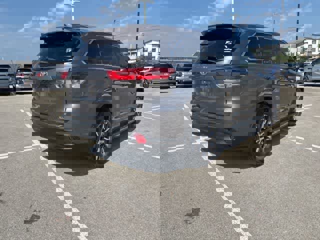 Used 2017 Toyota Highlander XLE FWD image 5