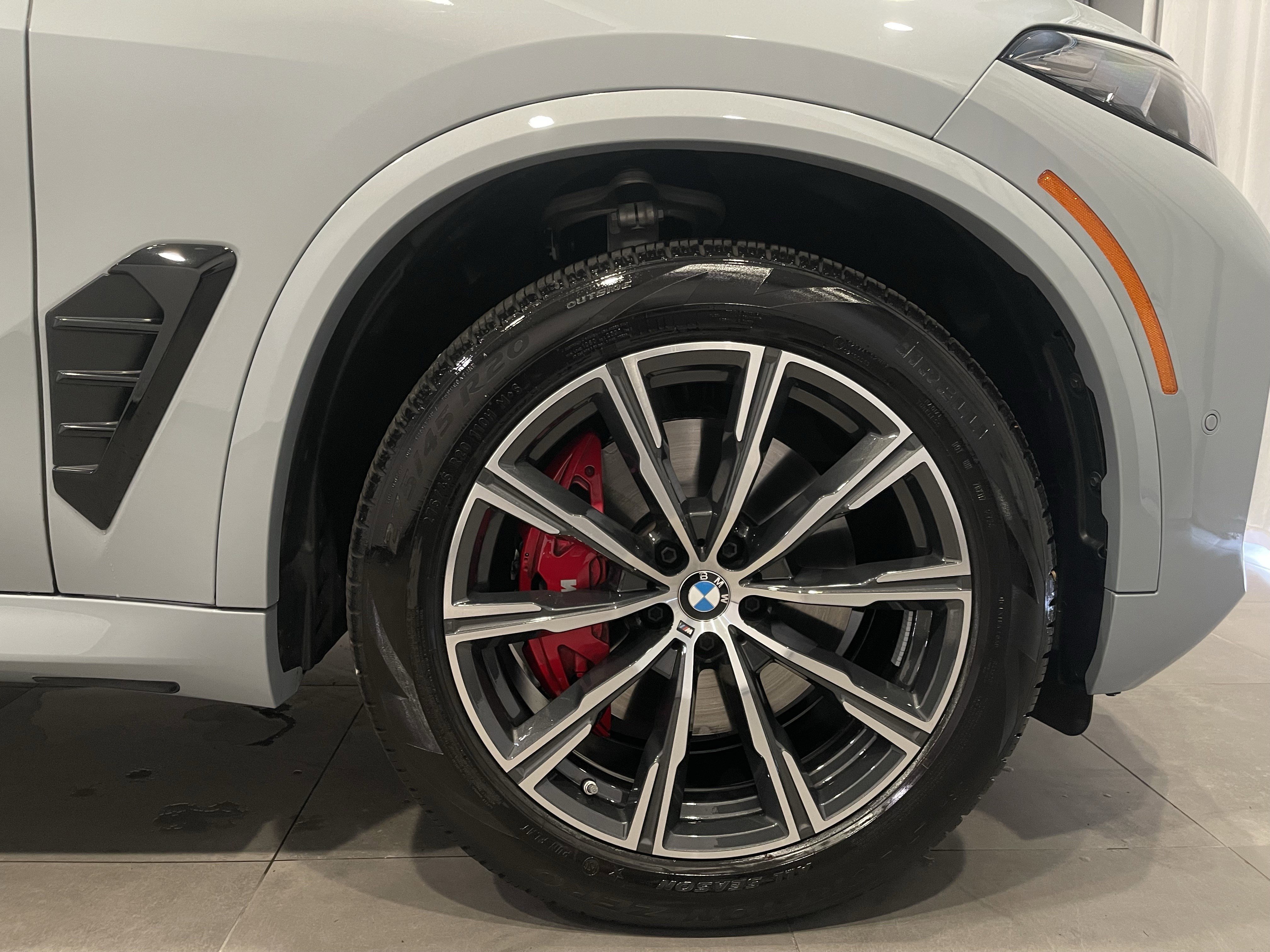 Used 2025 BMW X5 xDrive40i w/ M Sport Package AWD/4WD image 10