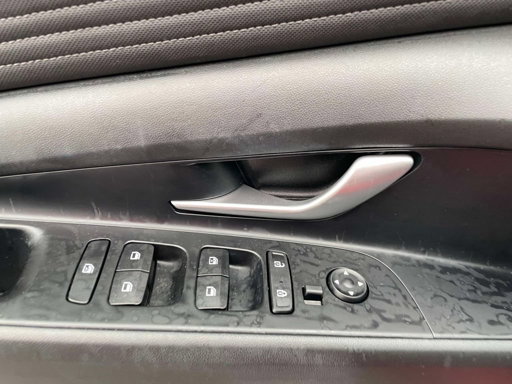 Used 2023 Hyundai Elantra SEL w/ Convenience Package FWD image 19