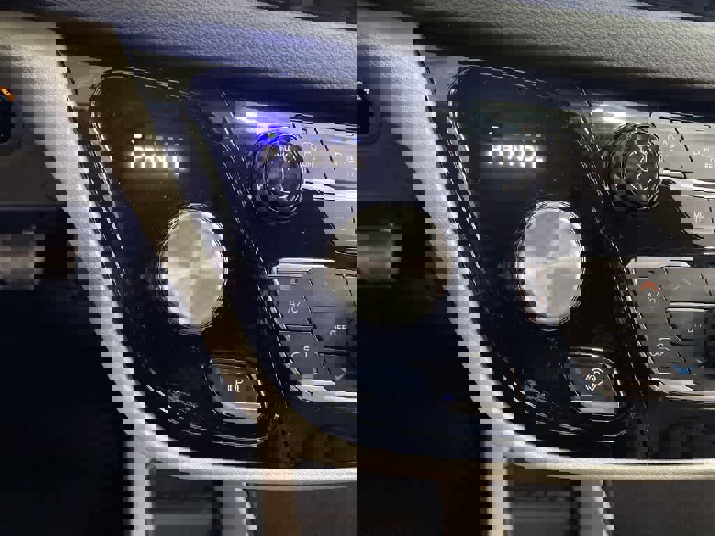 Used 2024 Chrysler Pacifica Touring-L image 26