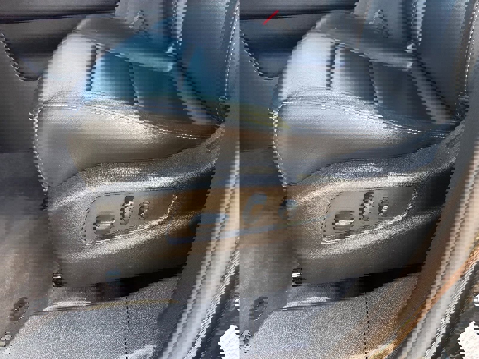 Used 2022 Cadillac XT4 Premium Luxury w/ Safety Alert Package image 20