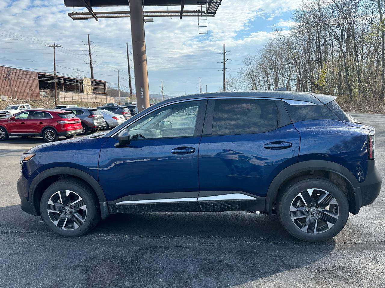 Used 2025 Nissan Kicks SV AWD/4WD image 6