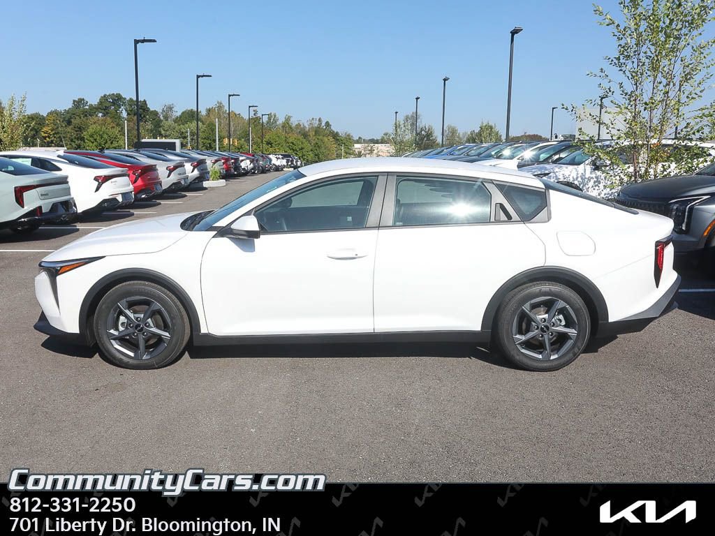 New 2025 Kia K4 LXS image 3