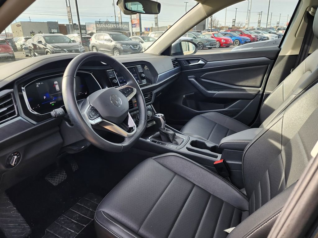 Used 2024 Volkswagen Jetta SE image 9