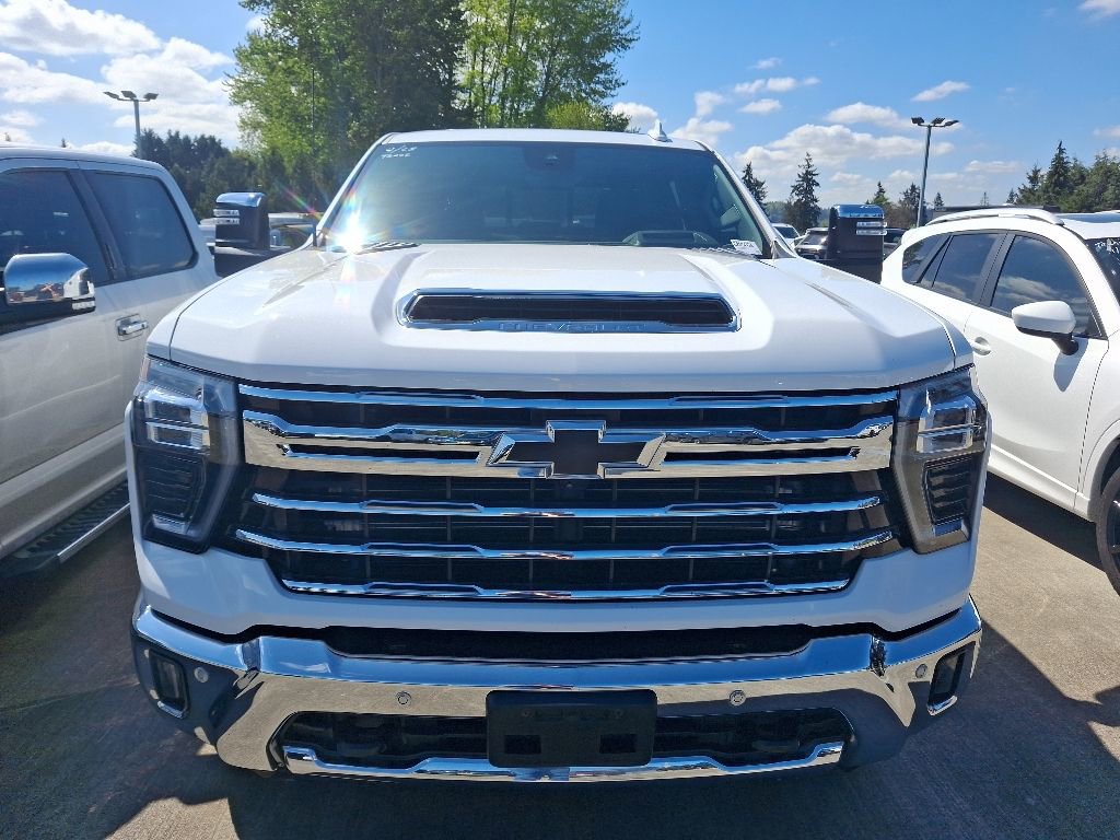 Used 2024 Chevrolet Silverado 3500 LTZ w/ LTZ Plus Package AWD/4WD image 3