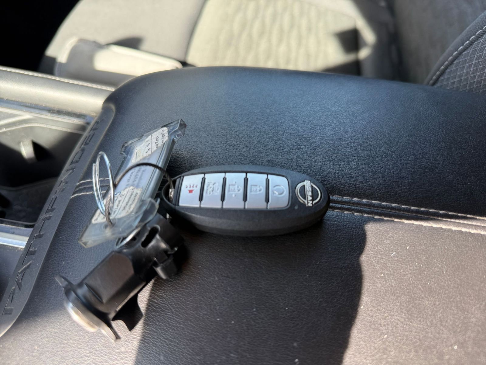 Used 2025 Nissan Pathfinder SV image 23