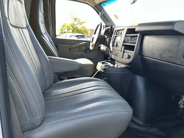 Used 2018 Chevrolet Express 2500 w/ Driver Convenience Package RWD image 17