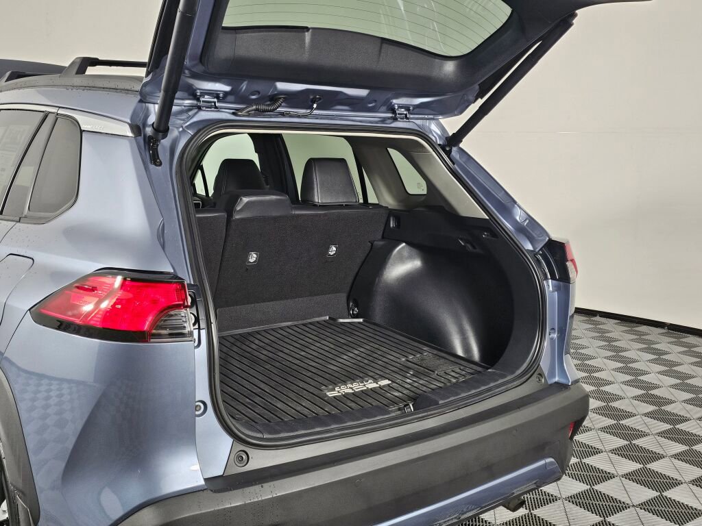 Used 2023 Toyota Corolla Cross XLE w/ Convenience Package image 14