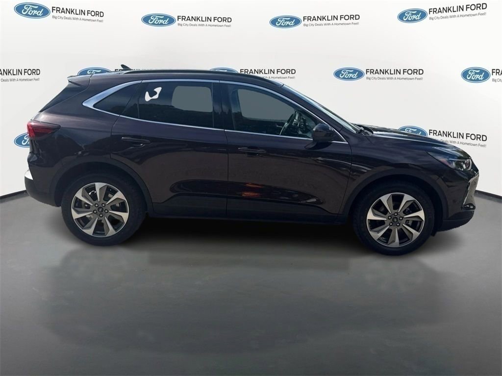 Used 2023 Ford Escape Platinum image 4