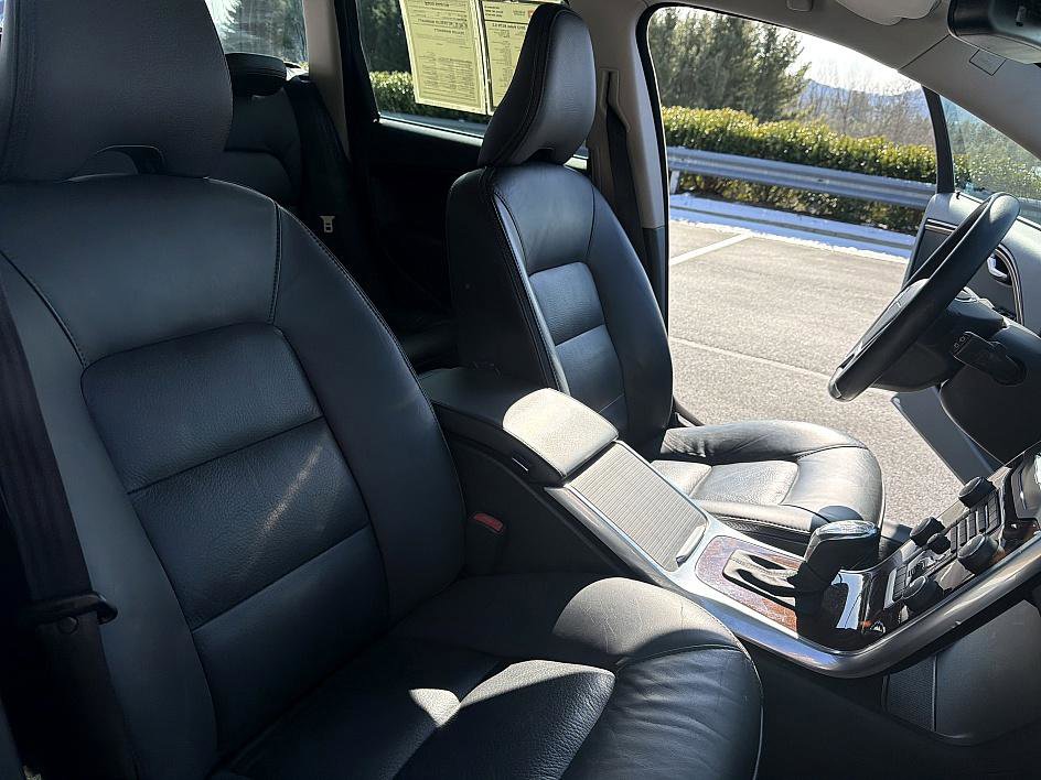 Used 2013 Volvo XC70 3.2 image 19