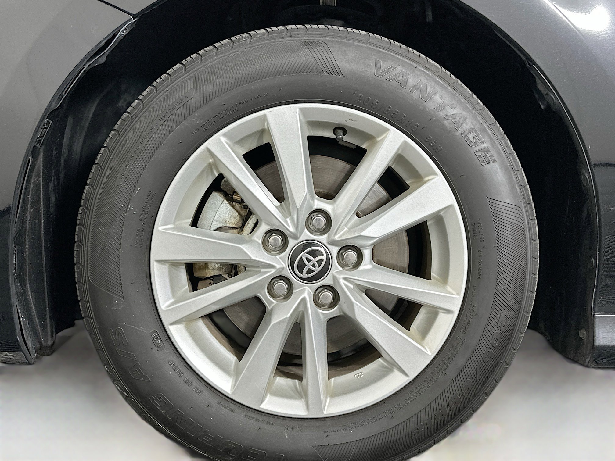 Used 2025 Toyota Camry LE image 11