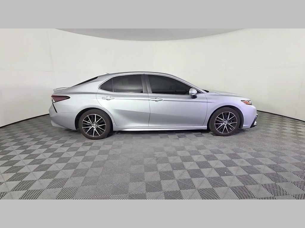 Used 2022 Toyota Camry SE FWD image 37