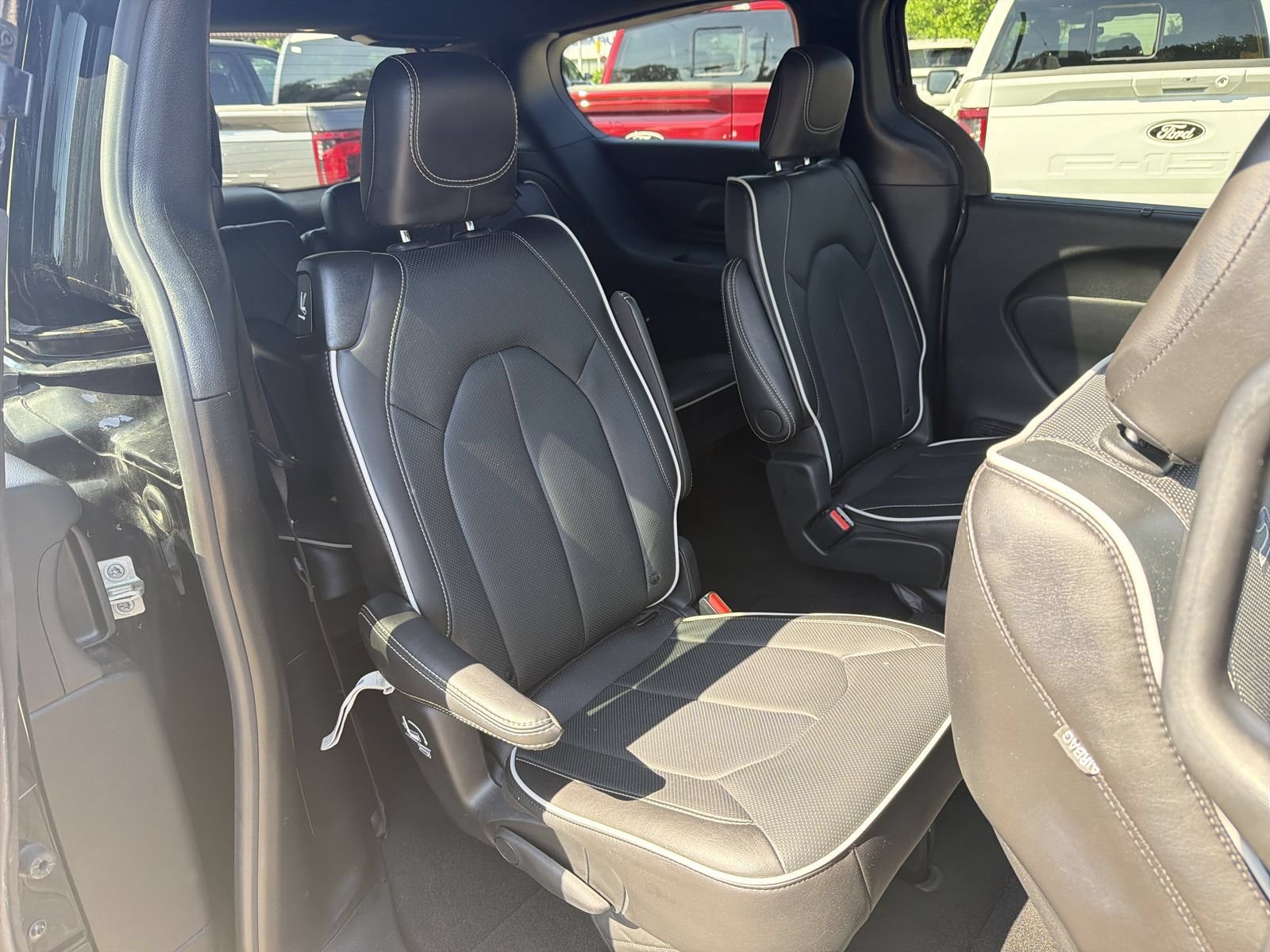Used 2026 Chrysler Pacifica Limited w/ S Appearance Package FWD image 29