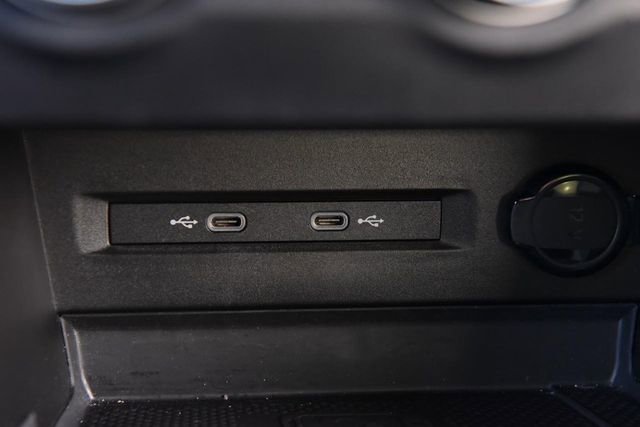 Certified 2022 Volkswagen Taos SE w/ Panoramic Sunroof Package image 15