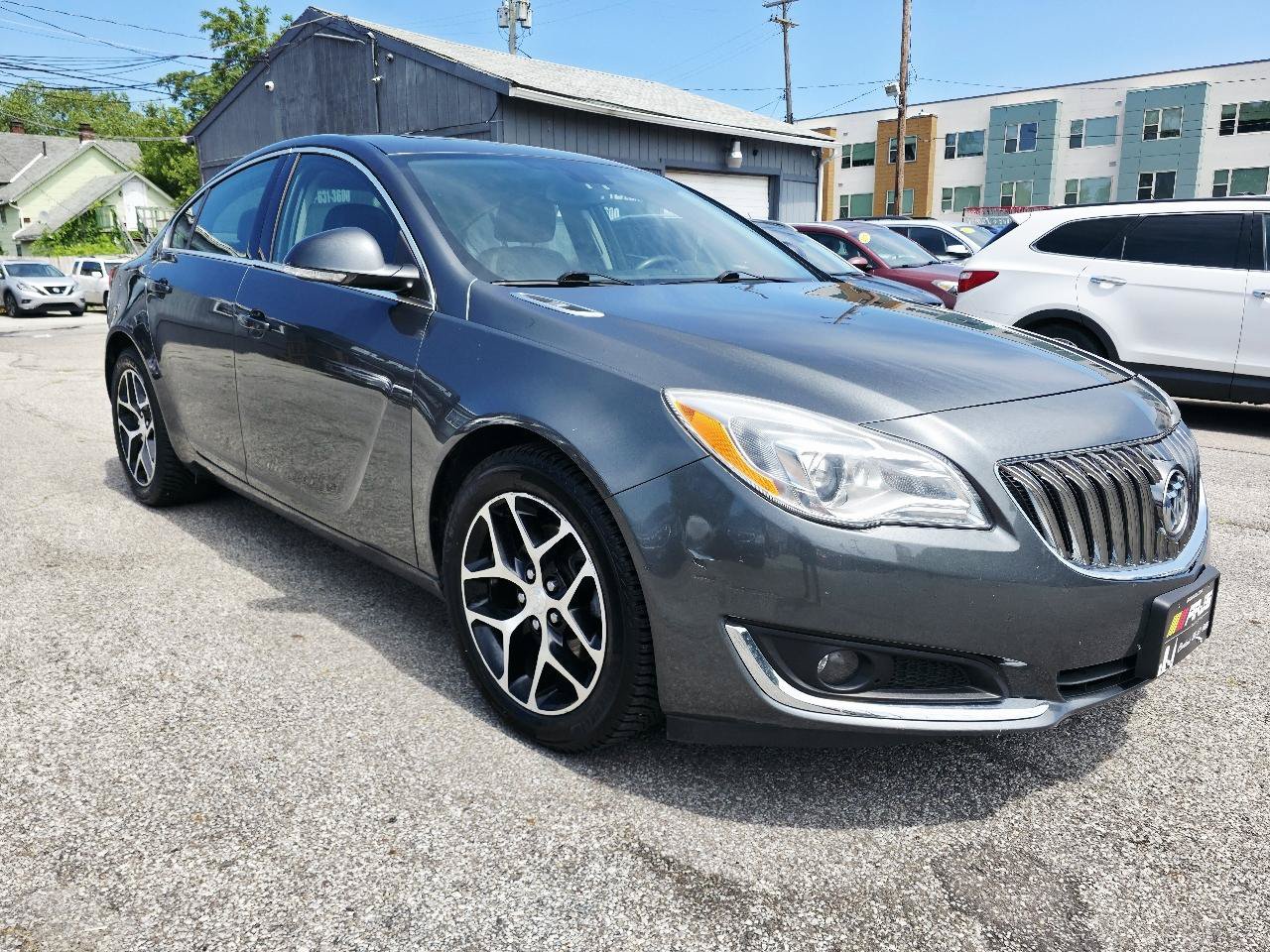 Used 2017 Buick Regal Sport Touring FWD image 3
