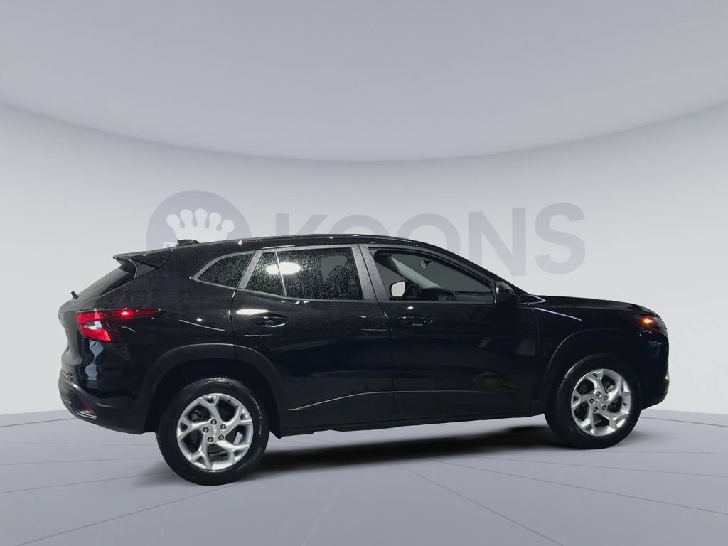 Used 2024 Chevrolet Trax LS w/ LS Convenience Package FWD image 12