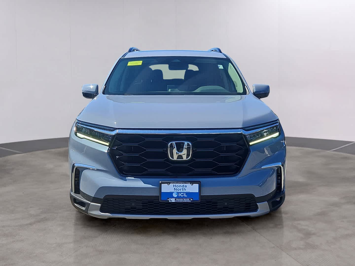Certified 2025 Honda Pilot Touring image 2