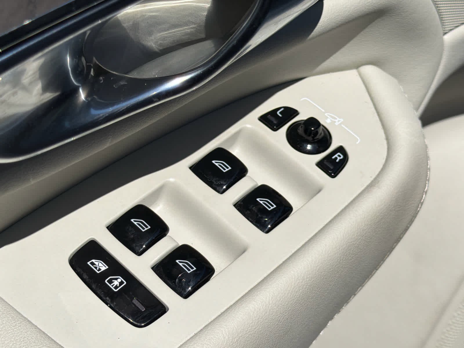 Used 2023 Volvo XC90 B6 Plus image 25