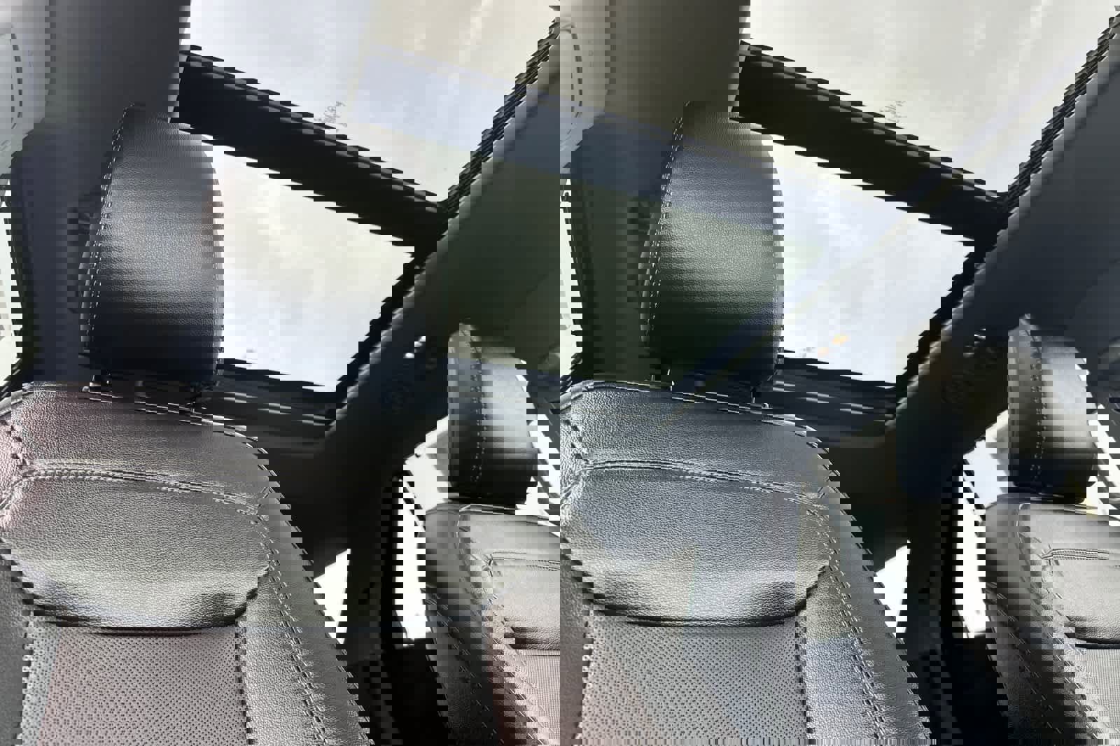 Certified 2022 Ford Explorer Limited w/ Equipment Group 301A image 18