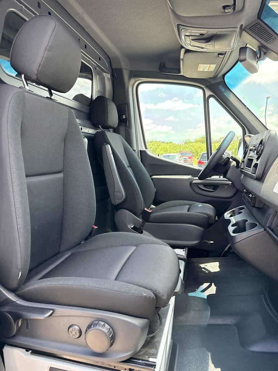 Used 2025 Mercedes-Benz Sprinter 2500 image 19