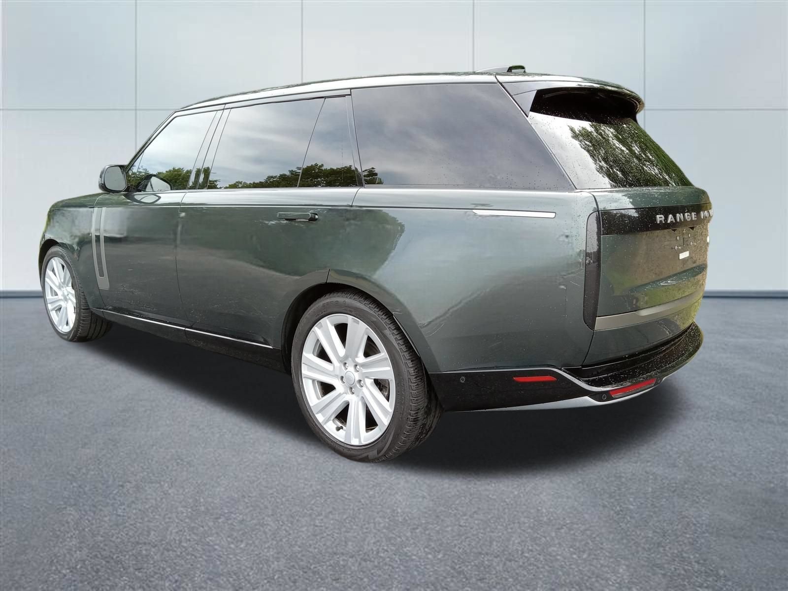 Used 2022 Land Rover Range Rover Long Wheelbase SE AWD/4WD image 3