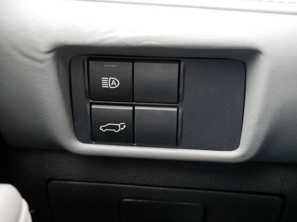 Used 2022 Toyota Highlander XLE AWD/4WD image 28