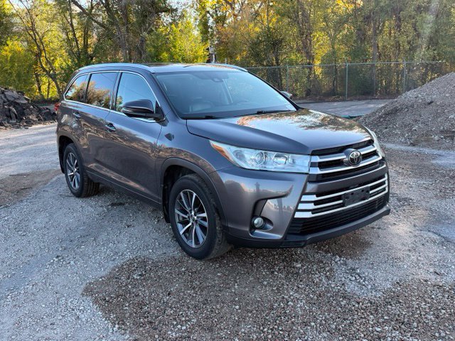 Used 2018 Toyota Highlander XLE AWD/4WD image 7