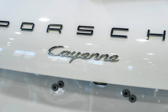 Used 2017 Porsche Cayenne AWD/4WD image 74