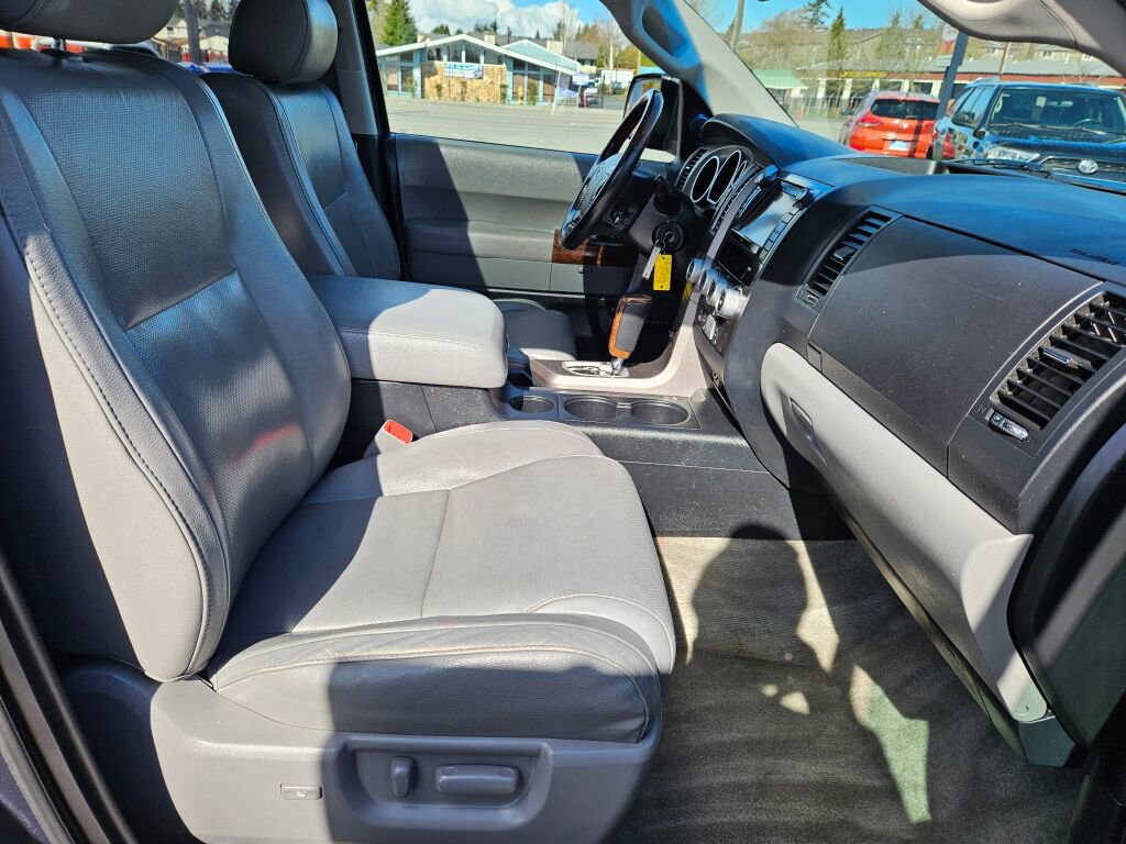 Used 2010 Toyota Sequoia Platinum AWD/4WD image 9