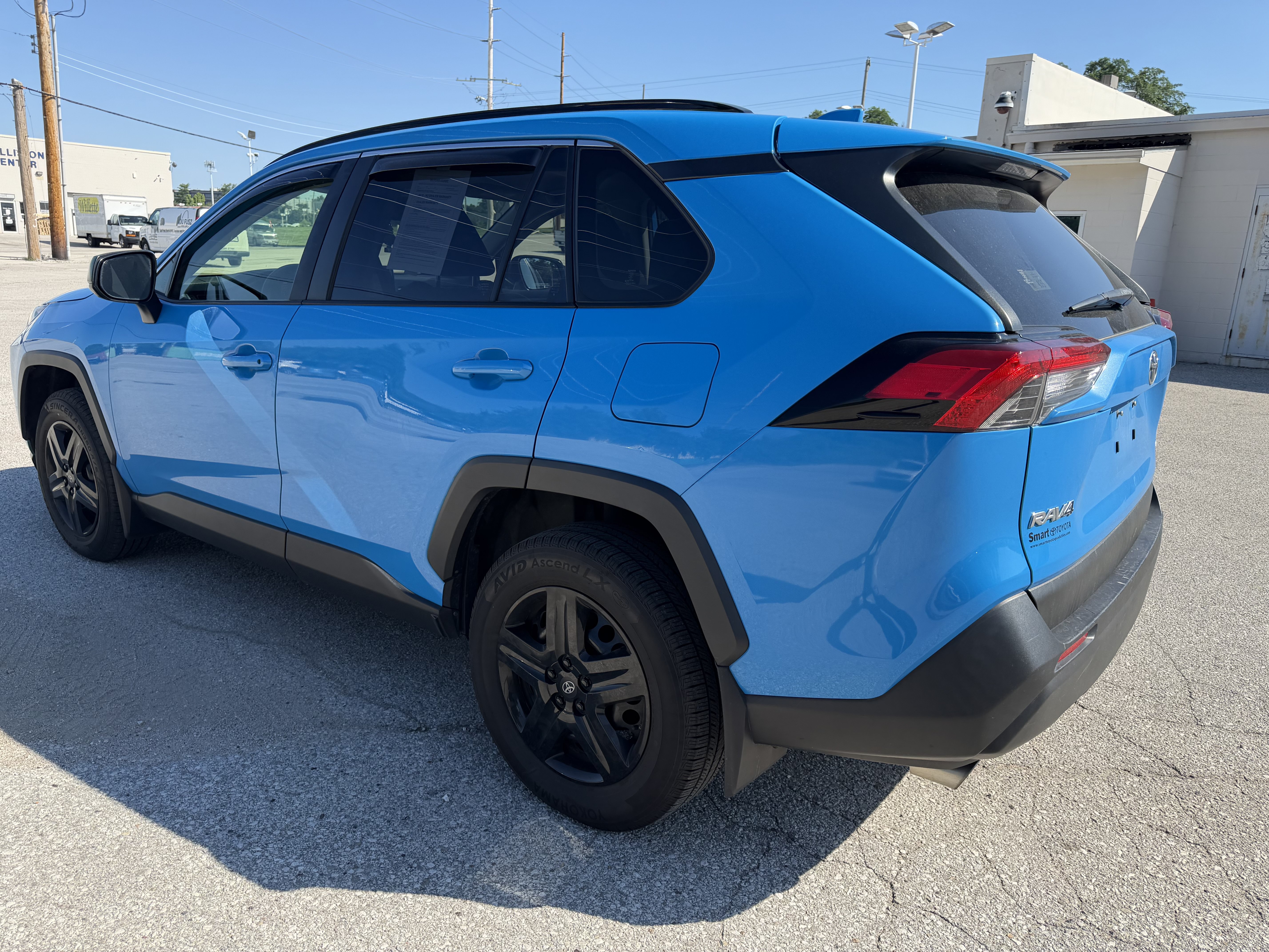 Used 2019 Toyota RAV4 LE AWD/4WD image 5