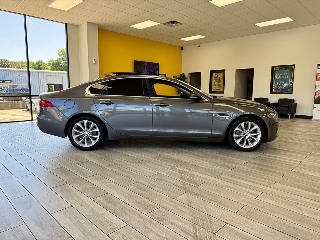 Used 2018 Jaguar XF Premium AWD/4WD image 5