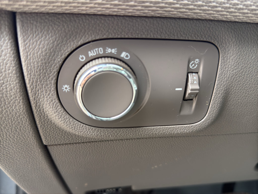 Used 2018 Chevrolet Cruze LT w/ Convenience Package FWD image 13