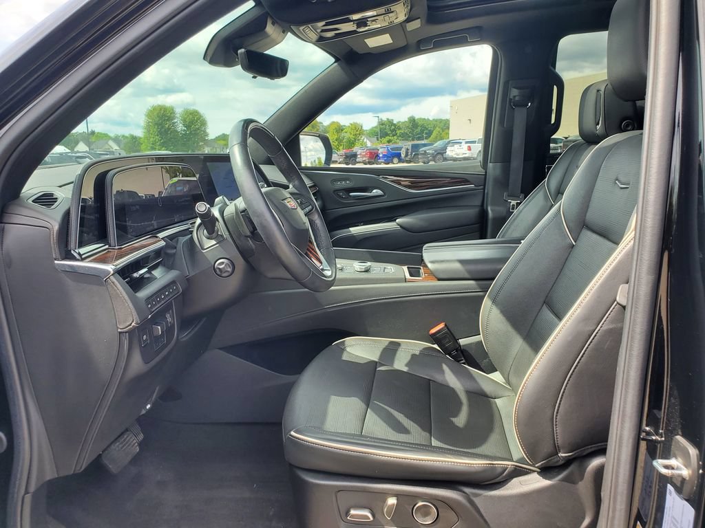Used 2024 Cadillac Escalade Premium Luxury w/ Performance Package AWD/4WD image 20