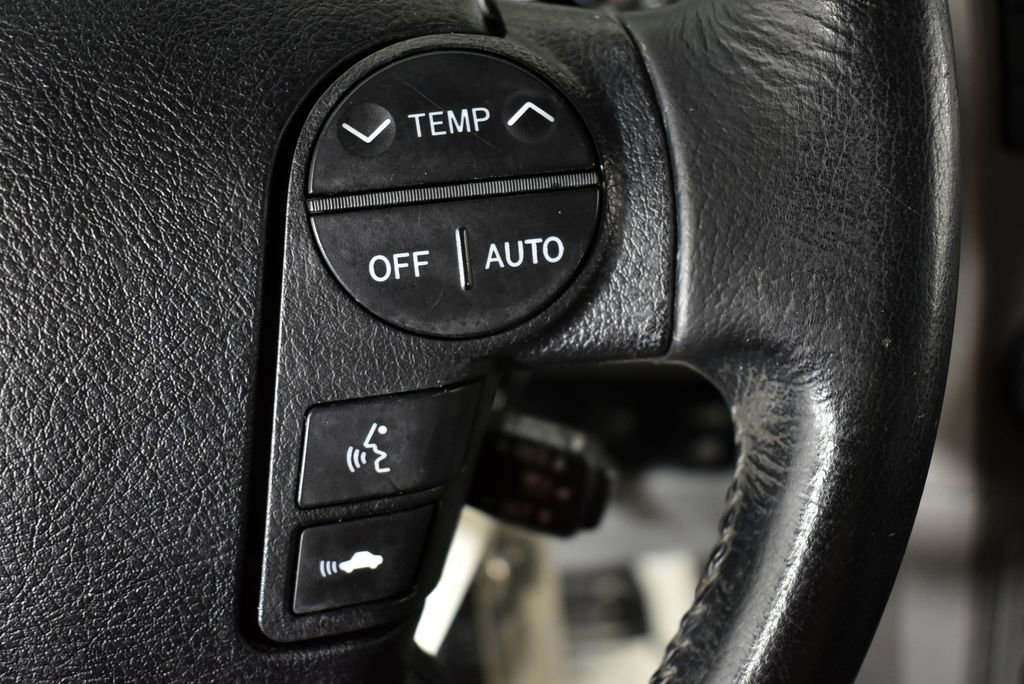 Used 2010 Toyota Sequoia Platinum image 40