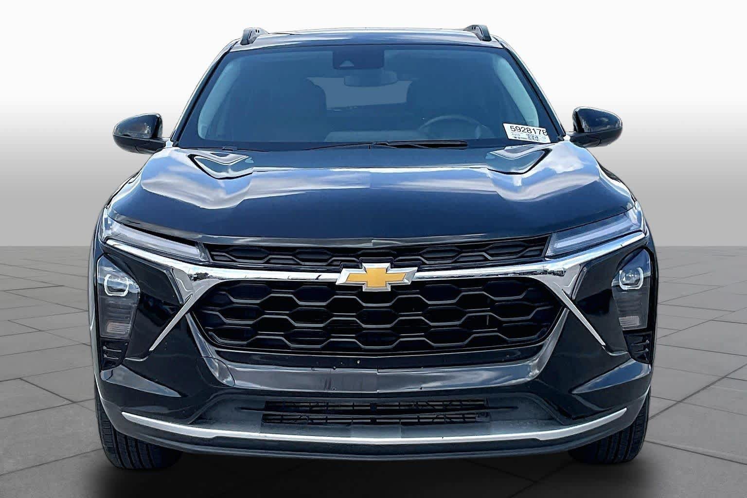 Used 2025 Chevrolet Trax LT w/ LT Convenience Package FWD image 4