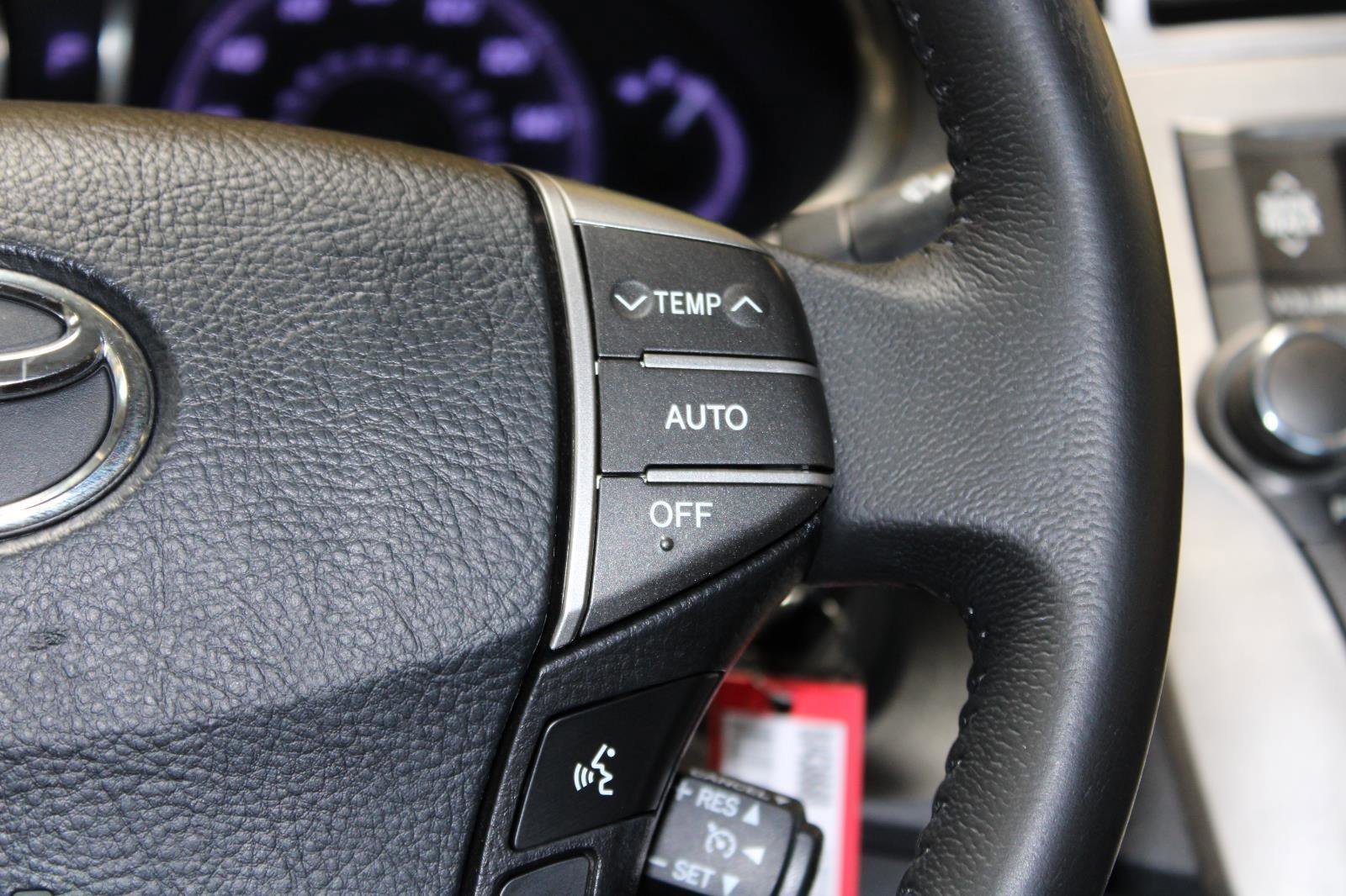 Used 2011 Toyota Avalon FWD image 24