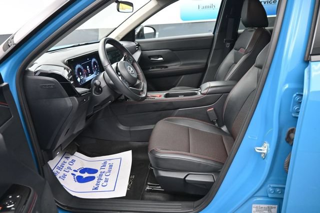 Used 2025 Nissan Kicks SR AWD/4WD image 12