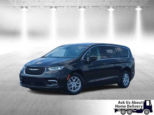 Used 2023 Chrysler Pacifica Touring-L FWD image 1