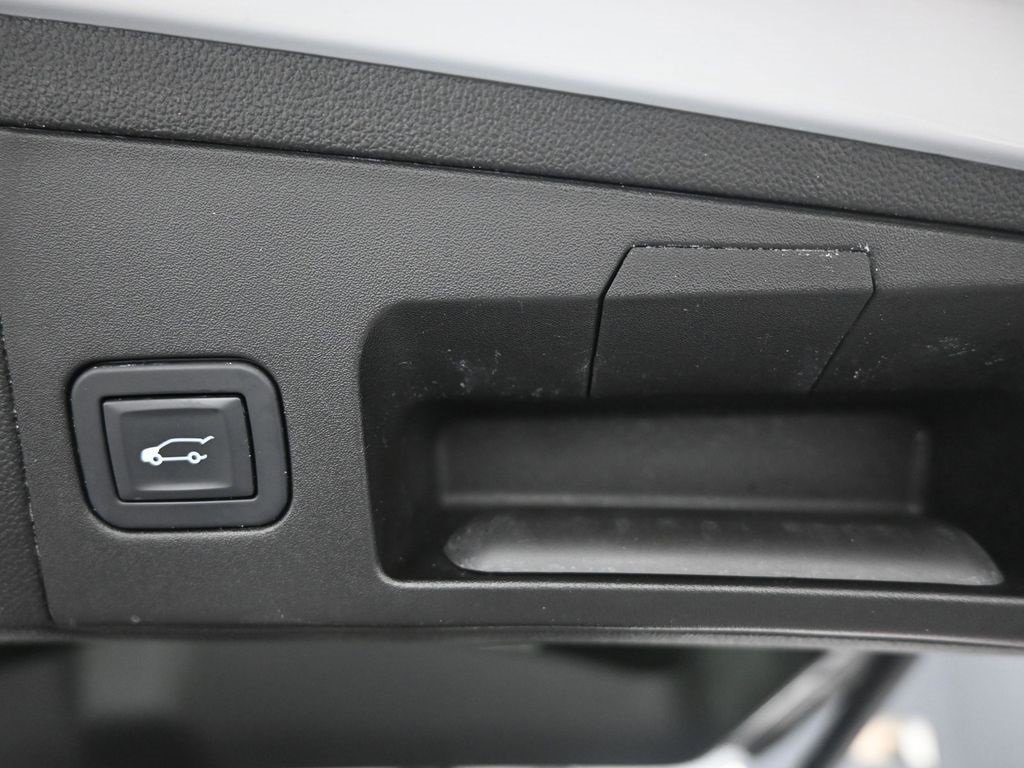 Used 2018 Cadillac XT5 FWD w/ LPO, Wheel Lock Package image 24