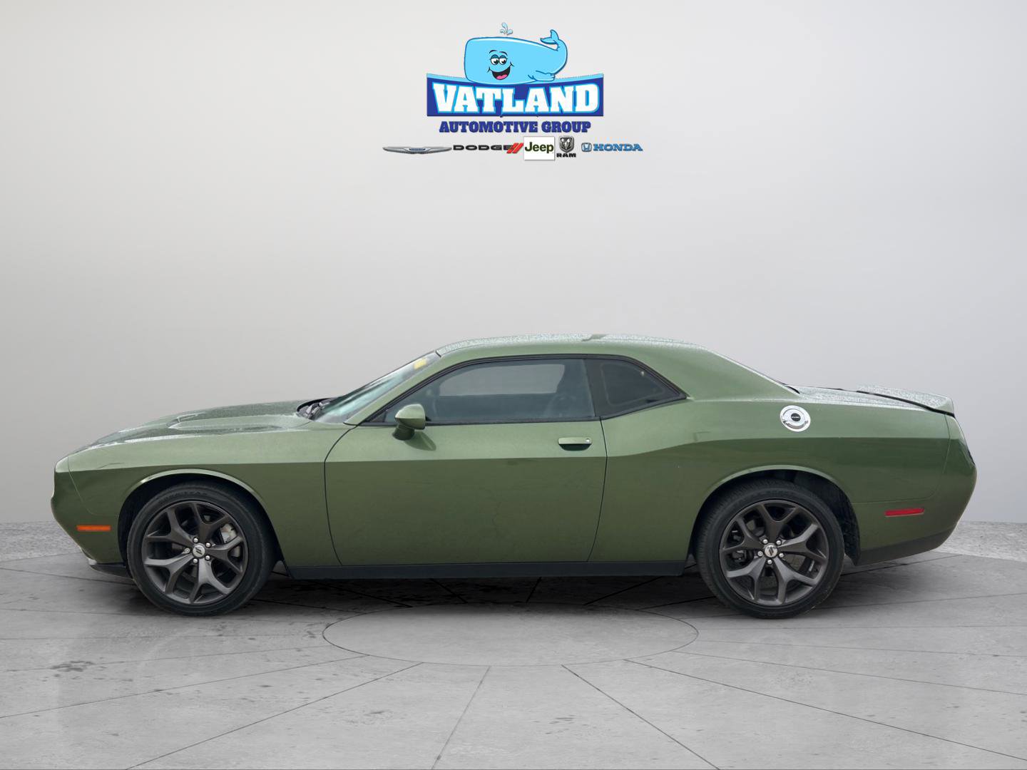 Used 2019 Dodge Challenger SXT w/ Plus Package image 2