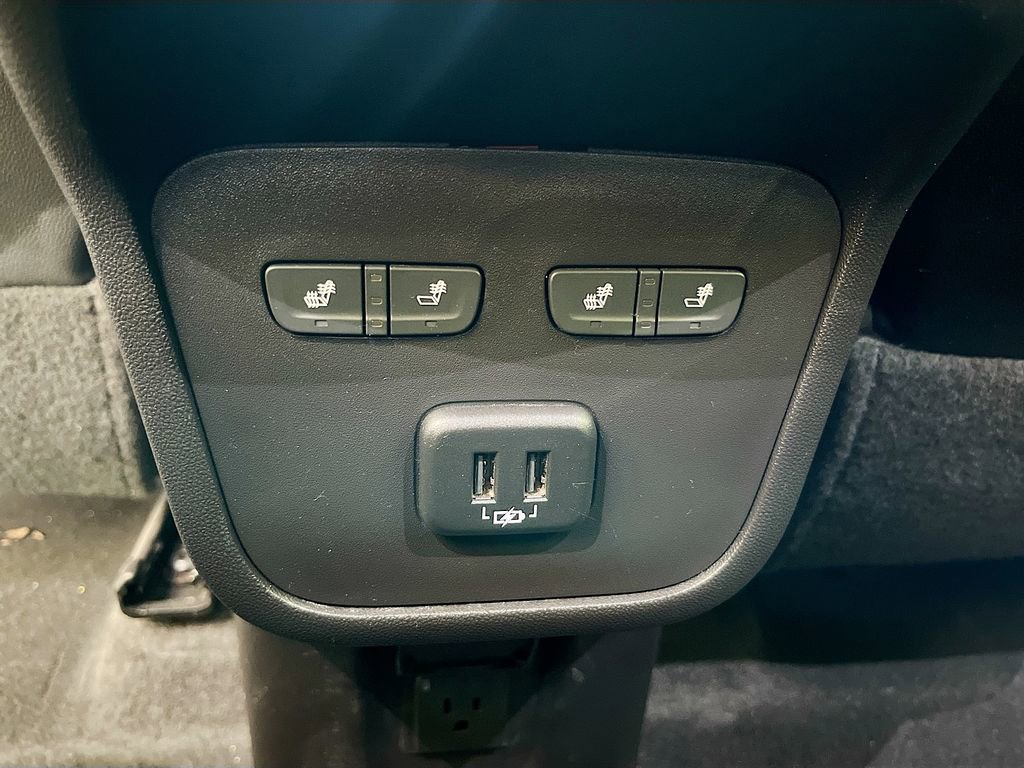 Used 2024 Chevrolet Equinox Premier image 26