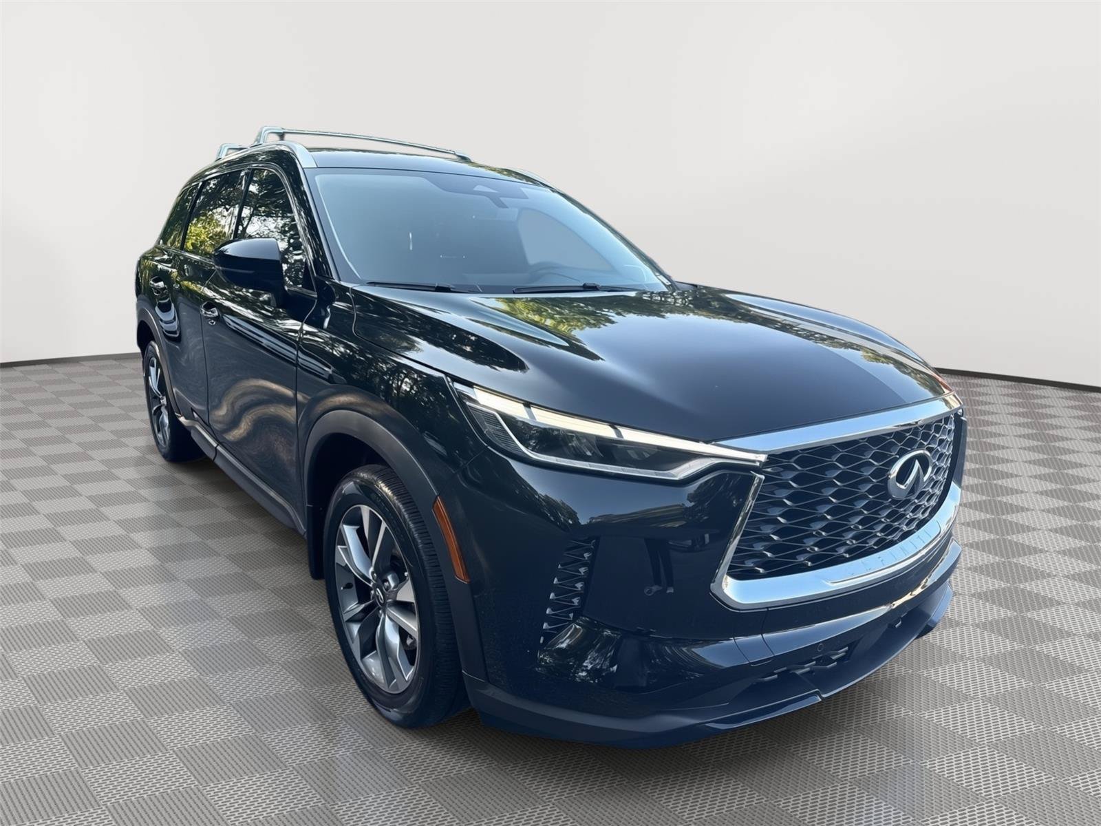 Used 2025 INFINITI QX60 Luxe w/ Cargo Package FWD image 4