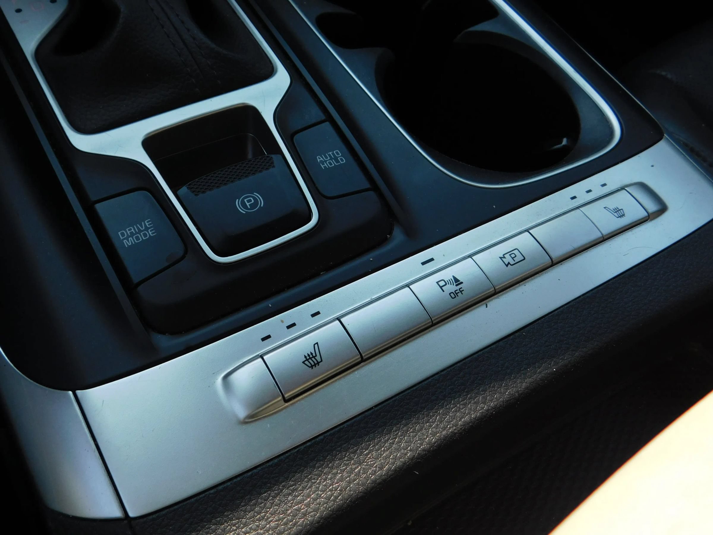 Used 2024 Kia Carnival LX FWD image 18
