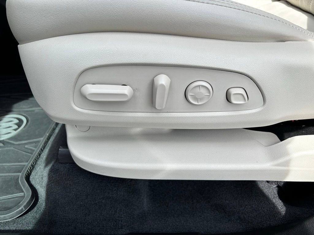 Used 2023 Buick Enclave Avenir w/ Trailering Package, 5000 lbs. FWD image 17