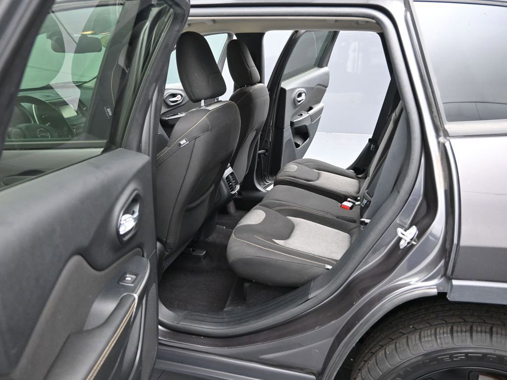 Used 2016 Jeep Cherokee Sport w/ Cold Weather Group image 15