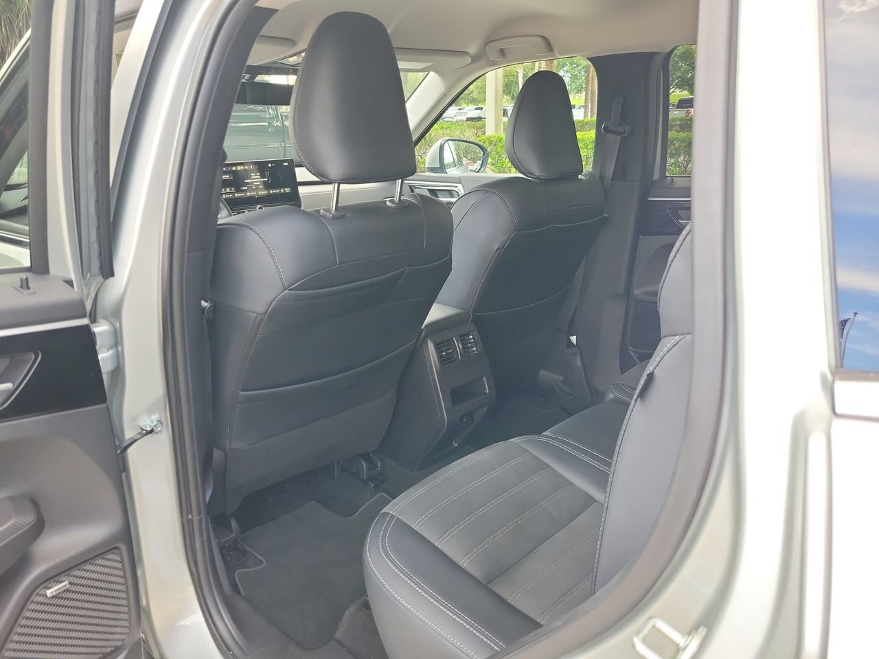 Used 2025 Mitsubishi Outlander SE FWD image 10